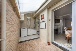 Casa em Condomínio à venda com 126m², 3 dormitórios, 1 suíte, 2 vagas, no bairro Tristeza em Porto Alegre