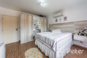 Casa em Condomínio à venda com 126m², 3 dormitórios, 1 suíte, 2 vagas, no bairro Tristeza em Porto Alegre