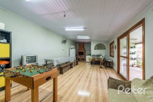 Casa à venda com 234m², 3 dormitórios, 1 suíte, 3 vagas, no bairro Vila Assunção em Porto Alegre