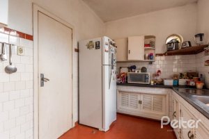 Casa à venda com 234m², 3 dormitórios, 1 suíte, 3 vagas, no bairro Vila Assunção em Porto Alegre