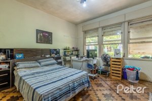 Casa à venda com 234m², 3 dormitórios, 1 suíte, 3 vagas, no bairro Vila Assunção em Porto Alegre