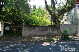 Terreno à venda com 726m², no bairro Tristeza em Porto Alegre