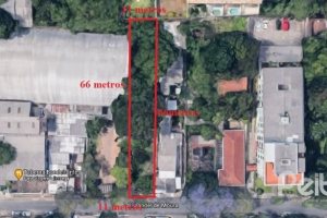 Terreno à venda com 726m², no bairro Tristeza em Porto Alegre