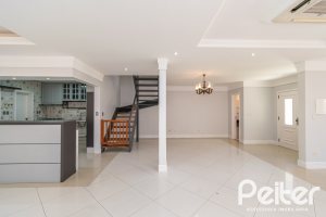 Casa em Condomínio à venda com 217m², 3 dormitórios, 1 suíte, 2 vagas, no bairro Terra Ville em Porto Alegre