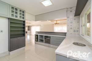 Casa em Condomínio à venda com 217m², 3 dormitórios, 1 suíte, 2 vagas, no bairro Terra Ville em Porto Alegre