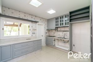 Casa em Condomínio à venda com 217m², 3 dormitórios, 1 suíte, 2 vagas, no bairro Terra Ville em Porto Alegre