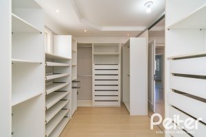 Casa em Condomínio à venda com 217m², 3 dormitórios, 1 suíte, 2 vagas, no bairro Terra Ville em Porto Alegre