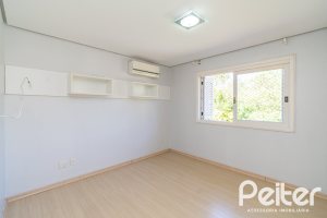 Casa em Condomínio à venda com 217m², 3 dormitórios, 1 suíte, 2 vagas, no bairro Terra Ville em Porto Alegre