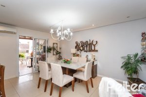 Casa em Condomínio à venda com 132m², 3 dormitórios, 1 suíte, 2 vagas, no bairro Vila Nova em PORTO ALEGRE
