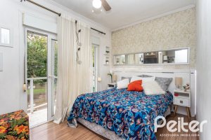 Casa em Condomínio à venda com 132m², 3 dormitórios, 1 suíte, 2 vagas, no bairro Vila Nova em PORTO ALEGRE