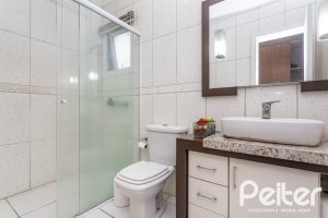 Casa em Condomínio à venda com 132m², 3 dormitórios, 1 suíte, 2 vagas, no bairro Vila Nova em PORTO ALEGRE
