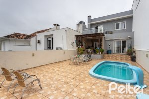 Casa em Condomínio à venda com 132m², 3 dormitórios, 1 suíte, 2 vagas, no bairro Vila Nova em PORTO ALEGRE