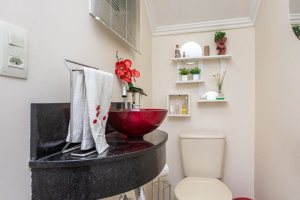 Casa em Condomínio à venda com 132m², 3 dormitórios, 1 suíte, 2 vagas, no bairro Vila Nova em PORTO ALEGRE