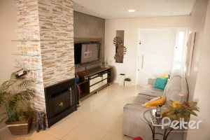 Casa em Condomínio à venda com 132m², 3 dormitórios, 1 suíte, 2 vagas, no bairro Vila Nova em PORTO ALEGRE