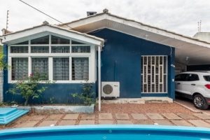 Casa à venda com 143m², 3 dormitórios, 2 suítes, 1 vaga, no bairro Ipanema em Porto Alegre