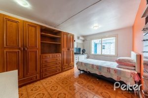 Casa à venda com 143m², 3 dormitórios, 2 suítes, 1 vaga, no bairro Ipanema em Porto Alegre