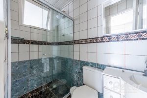 Casa à venda com 143m², 3 dormitórios, 2 suítes, 1 vaga, no bairro Ipanema em Porto Alegre