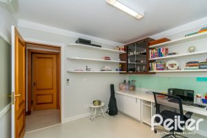 Apartamento à venda com 133m², 3 dormitórios, 1 suíte, 3 vagas, no bairro Tristeza em PORTO ALEGRE