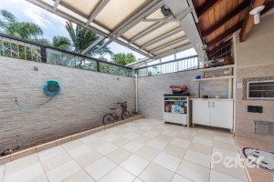 Casa em Condomínio à venda com 186m², 3 dormitórios, 1 suíte, 2 vagas, no bairro Ipanema em Porto Alegre