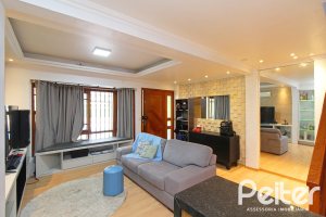 Casa à venda com 150m², 3 dormitórios, 1 suíte, 2 vagas, no bairro Ipanema em Porto Alegre