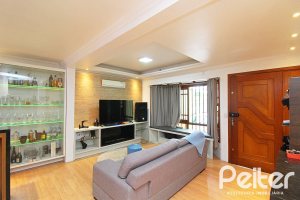 Casa à venda com 150m², 3 dormitórios, 1 suíte, 2 vagas, no bairro Ipanema em Porto Alegre