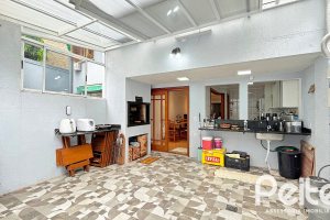 Casa à venda com 150m², 3 dormitórios, 1 suíte, 2 vagas, no bairro Ipanema em Porto Alegre