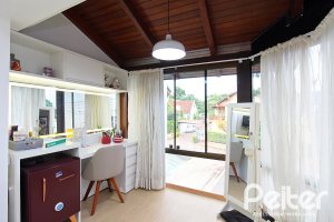 Casa à venda com 150m², 3 dormitórios, 1 suíte, 2 vagas, no bairro Ipanema em Porto Alegre