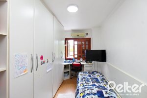 Casa à venda com 150m², 3 dormitórios, 1 suíte, 2 vagas, no bairro Ipanema em Porto Alegre