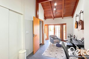 Casa à venda com 150m², 3 dormitórios, 1 suíte, 2 vagas, no bairro Ipanema em Porto Alegre