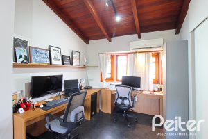 Casa à venda com 150m², 3 dormitórios, 1 suíte, 2 vagas, no bairro Ipanema em Porto Alegre