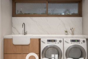 Casa à venda com 276m², 4 dormitórios, 4 suítes, 4 vagas, no bairro Vila Assunção em Porto Alegre