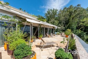 Apartamento à venda com 320m², 3 dormitórios, 1 suíte, 2 vagas, no bairro Menino Deus em Porto Alegre