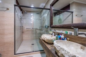 Apartamento à venda com 320m², 3 dormitórios, 1 suíte, 2 vagas, no bairro Menino Deus em Porto Alegre