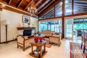 Casa em Condomínio à venda com 449m², 3 dormitórios, 3 suítes, 6 vagas, no bairro Terra Ville em PORTO ALEGRE