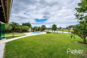 Casa em Condomínio à venda com 449m², 3 dormitórios, 3 suítes, 6 vagas, no bairro Terra Ville em PORTO ALEGRE