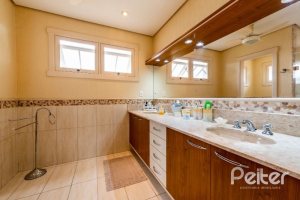 Casa em Condomínio à venda com 449m², 3 dormitórios, 3 suítes, 6 vagas, no bairro Terra Ville em PORTO ALEGRE