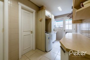 Casa em Condomínio à venda com 449m², 3 dormitórios, 3 suítes, 6 vagas, no bairro Terra Ville em PORTO ALEGRE