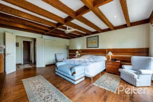 Casa em Condomínio à venda com 449m², 3 dormitórios, 3 suítes, 6 vagas, no bairro Terra Ville em PORTO ALEGRE