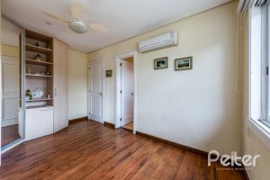 Casa em Condomínio à venda com 449m², 3 dormitórios, 3 suítes, 6 vagas, no bairro Terra Ville em PORTO ALEGRE