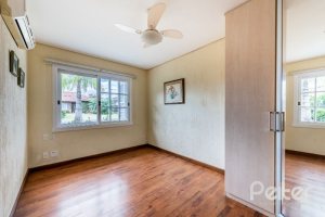 Casa em Condomínio à venda com 449m², 3 dormitórios, 3 suítes, 6 vagas, no bairro Terra Ville em PORTO ALEGRE