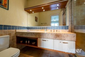 Casa em Condomínio à venda com 449m², 3 dormitórios, 3 suítes, 6 vagas, no bairro Terra Ville em PORTO ALEGRE