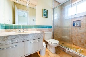 Casa em Condomínio à venda com 449m², 3 dormitórios, 3 suítes, 6 vagas, no bairro Terra Ville em PORTO ALEGRE