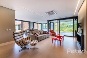 Casa em Condomínio à venda com 488m², 4 dormitórios, 4 suítes, 3 vagas, no bairro Alphaville em PORTO ALEGRE