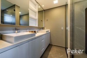 Casa em Condomínio à venda com 488m², 4 dormitórios, 4 suítes, 3 vagas, no bairro Alphaville em PORTO ALEGRE