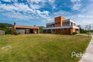 Casa em Condomínio à venda com 488m², 4 dormitórios, 4 suítes, 3 vagas, no bairro Alphaville em PORTO ALEGRE