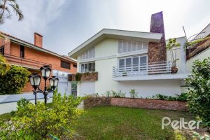 Casa à venda com 174m², 3 dormitórios, 1 suíte, 2 vagas, no bairro Vila Assunção em Porto Alegre