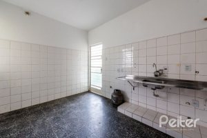 Casa à venda com 174m², 3 dormitórios, 1 suíte, 2 vagas, no bairro Vila Assunção em Porto Alegre