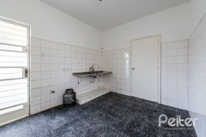 Casa à venda com 174m², 3 dormitórios, 1 suíte, 2 vagas, no bairro Vila Assunção em Porto Alegre