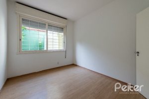 Casa à venda com 174m², 3 dormitórios, 1 suíte, 2 vagas, no bairro Vila Assunção em Porto Alegre