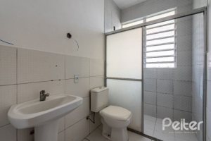 Casa à venda com 174m², 3 dormitórios, 1 suíte, 2 vagas, no bairro Vila Assunção em Porto Alegre